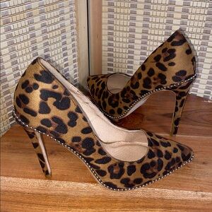 Fatty Tiger Woman’s 7 Leopard Print Faux Suede Pointy Toe Gold Studded Trim
